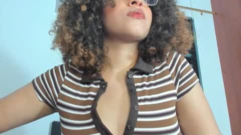 Snapshot of ada_gales_ chatting on November 11, 2025, 5:29 am Isa online show from November 11, 2025, 5:29 am