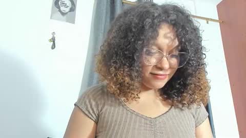 Snapshot of ada_gales_ chatting on November 17, 2025, 2:17 am Isa online show from November 17, 2025, 2:17 am