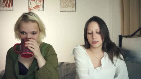 Lily n Jenny online show from September 11, 2025, 6:08 pm