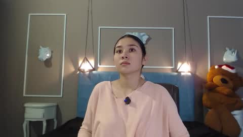 Adaira online show from December 3, 2025, 4:31 am