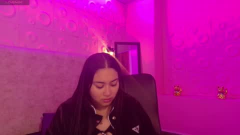 Adaira online show from December 5, 2025, 4:32 am