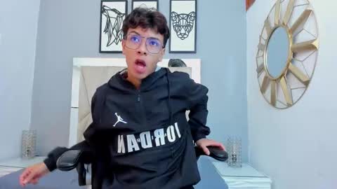 Adams Bobby online show from November 19, 2025, 11:21 am