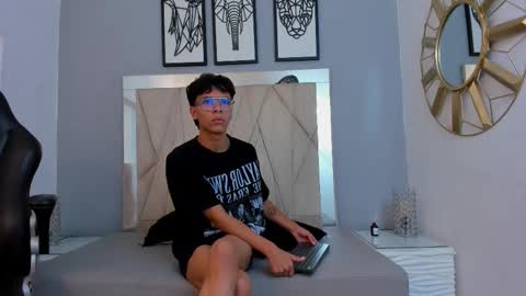 Adams Bobby online show from December 3, 2025, 11:41 am