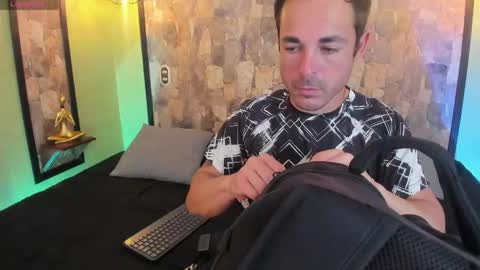 Im Adams Sanz online show from April 30, 2026, 7:09 pm