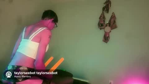 TaylorSexbot online show from May 15, 2026, 7:32 pm