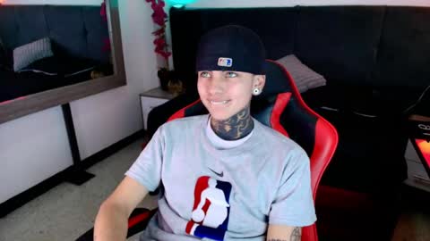 AdamsWalkerr  online show from April 24, 2026, 2:19 pm