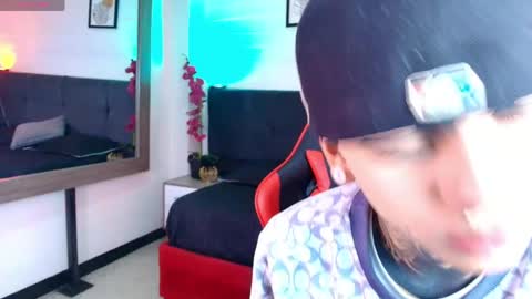 AdamsWalkerr  online show from April 28, 2026, 1:05 pm