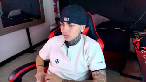 AdamsWalkerr  online show from April 29, 2026, 2:32 pm