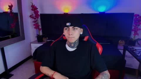 AdamsWalkerr  online show from May 6, 2026, 1:27 pm