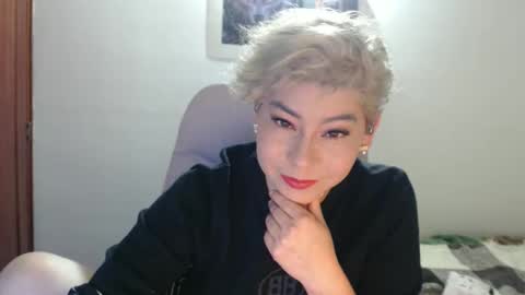 Snapshot of adan_romanoff chatting on November 4, 2025, 6:01 am adan_romanoff online show from November 4, 2025, 6:01 am