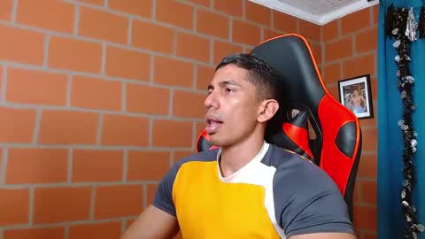 Snapshot of adan_sin1 chatting on December 19, 2024, 7:18 pm Adan Sin online show from December 19, 2024, 7:18 pm