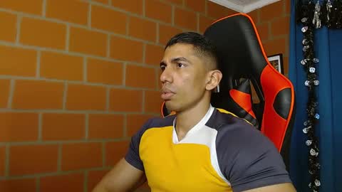 Snapshot of adan_sin1 chatting on January 9, 2025, 6:47 pm Adan Sin online show from January 9, 2025, 6:47 pm