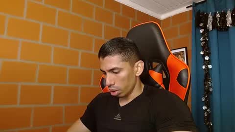 Snapshot of adan_sin1 chatting on January 16, 2025, 3:35 pm Adan Sin online show from January 16, 2025, 3:35 pm