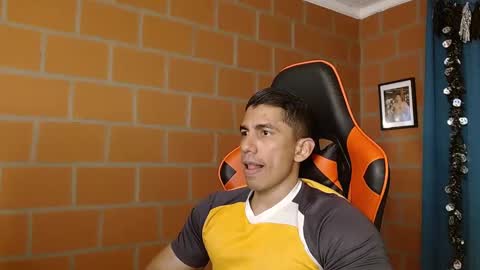 Snapshot of adan_sin1 chatting on January 17, 2025, 8:00 pm Adan Sin online show from January 17, 2025, 8:00 pm