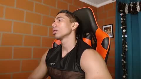 Snapshot of adan_sin1 chatting on January 22, 2025, 2:35 pm Adan Sin online show from January 22, 2025, 2:35 pm