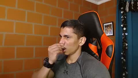 Snapshot of adan_sin1 chatting on January 25, 2025, 8:31 pm Adan Sin online show from January 25, 2025, 8:31 pm
