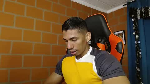 Snapshot of adan_sin1 chatting on January 28, 2025, 3:25 pm Adan Sin online show from January 28, 2025, 3:25 pm