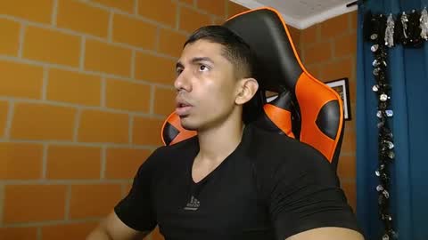 Snapshot of adan_sin1 chatting on February 4, 2025, 2:53 pm Adan Sin online show from February 4, 2025, 2:53 pm
