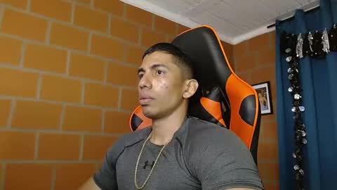 Snapshot of adan_sin1 chatting on February 18, 2025, 3:32 pm Adan Sin online show from February 18, 2025, 3:32 pm
