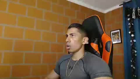 Snapshot of adan_sin1 chatting on February 22, 2025, 7:25 pm Adan Sin online show from February 22, 2025, 7:25 pm