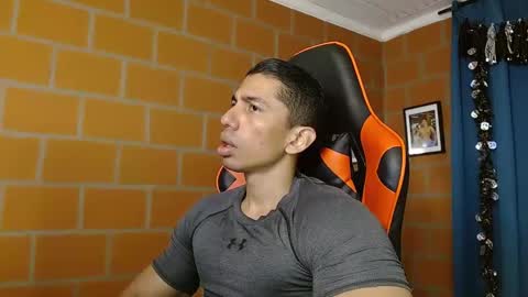 Snapshot of adan_sin1 chatting on March 3, 2025, 2:15 pm Adan Sin online show from March 3, 2025, 2:15 pm