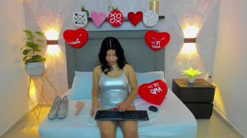 Snapshot of adarna13_ chatting on February 15, 2025, 2:47 am A D A R N A online show from February 15, 2025, 2:47 am