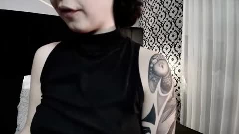 Snapshot of adeelinee chatting on October 25, 2025, 8:03 pm Ade  online show from October 25, 2025, 8:03 pm
