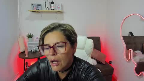 Snapshot of adeellee_ chatting on January 21, 2025, 12:18 pm adeellee online show from January 21, 2025, 12:18 pm