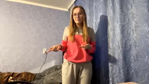 Emma online show from October 8, 2025, 2:25 pm