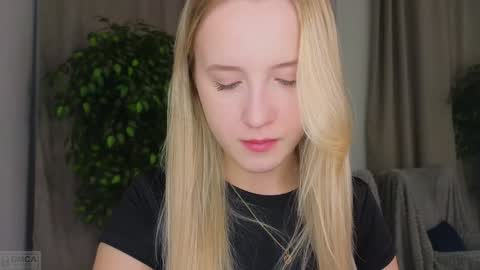 Snapshot of adele_armas chatting on December 8, 2024, 6:17 pm Adele online show from December 8, 2024, 6:17 pm