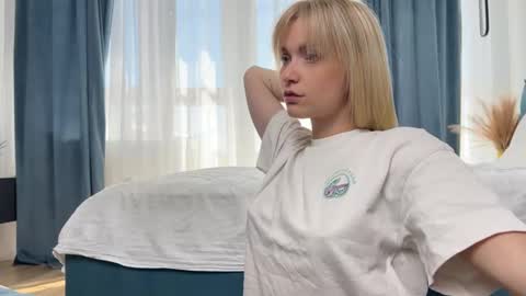 Adele Nick online show from September 15, 2025, 8:25 am