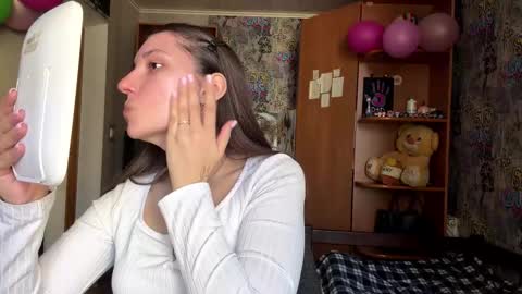 Snapshot of adeleapel chatting on March 13, 2026, 9:16 am Poly online show from March 13, 2026, 9:16 am