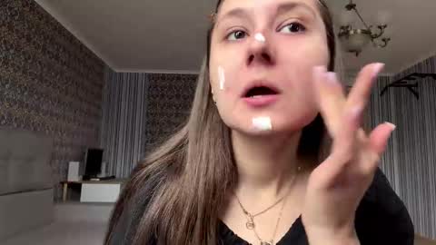 Snapshot of adeleapel chatting on March 19, 2026, 12:09 pm Poly online show from March 19, 2026, 12:09 pm