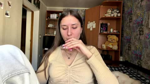 Snapshot of adeleapel chatting on March 27, 2026, 9:32 am Poly online show from March 27, 2026, 9:32 am