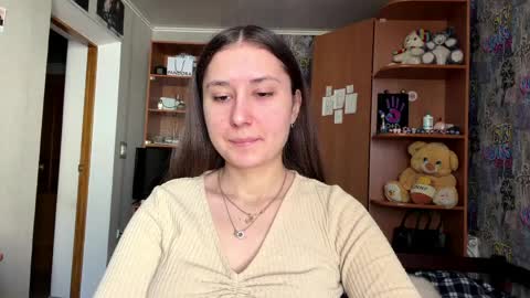 Snapshot of adeleapel chatting on April 1, 2026, 8:04 am Poly online show from April 1, 2026, 8:04 am