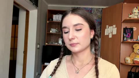 Snapshot of adeleapel chatting on April 1, 2026, 1:41 pm Poly online show from April 1, 2026, 1:41 pm