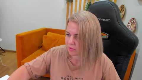 AdeleRavelle online show from June 25, 2026, 6:07 am