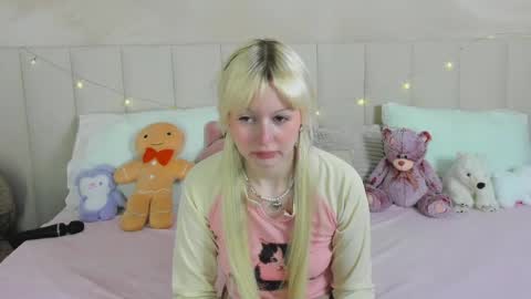 Snapshot of adelesilvy chatting on June 2, 2026, 1:51 am adelesilvy online show from June 2, 2026, 1:51 am