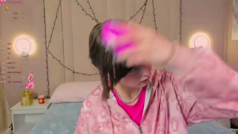 Snapshot of adelesilvy chatting on June 16, 2026, 1:41 am adelesilvy online show from June 16, 2026, 1:41 am