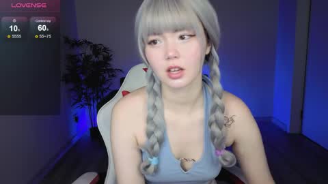 adelina__flower online show from April 18, 2026, 2:37 am