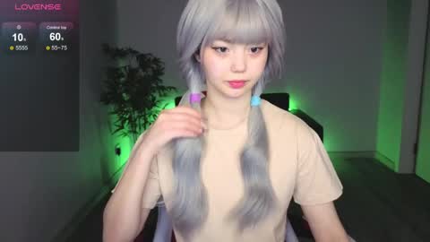 adelina__flower online show from May 1, 2026, 2:27 am