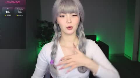 adelina__flower online show from May 5, 2026, 2:41 am