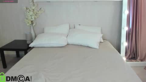 Adelina bliss online show from May 6, 2026, 7:24 am