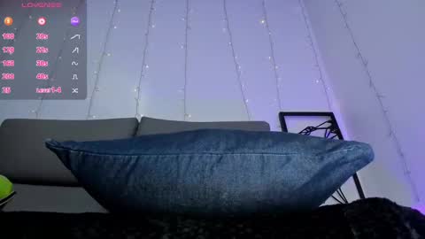 adelinaconte1 online show from December 24, 2024, 7:33 pm