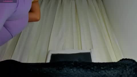 adelinaconte1 online show from November 4, 2025, 4:11 am