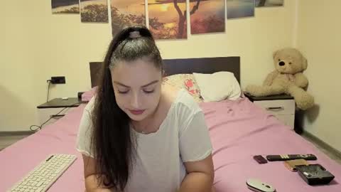 Adellineee online show from June 10, 2026, 8:52 pm