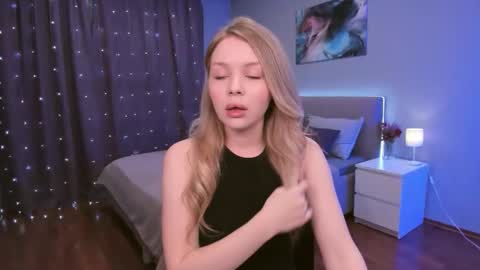 adelllovely online show from December 2, 2025, 11:15 am