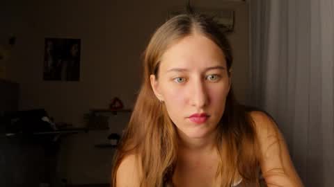 Adell online show from September 19, 2025, 9:26 pm