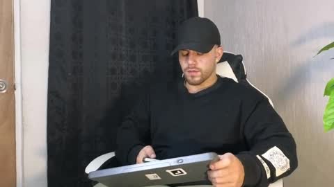 Ades online show from October 7, 2025, 11:51 am