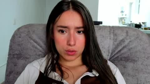 Snapshot of adhara_kitten chatting on April 17, 2026, 1:25 pm Adhara online show from April 17, 2026, 1:25 pm
